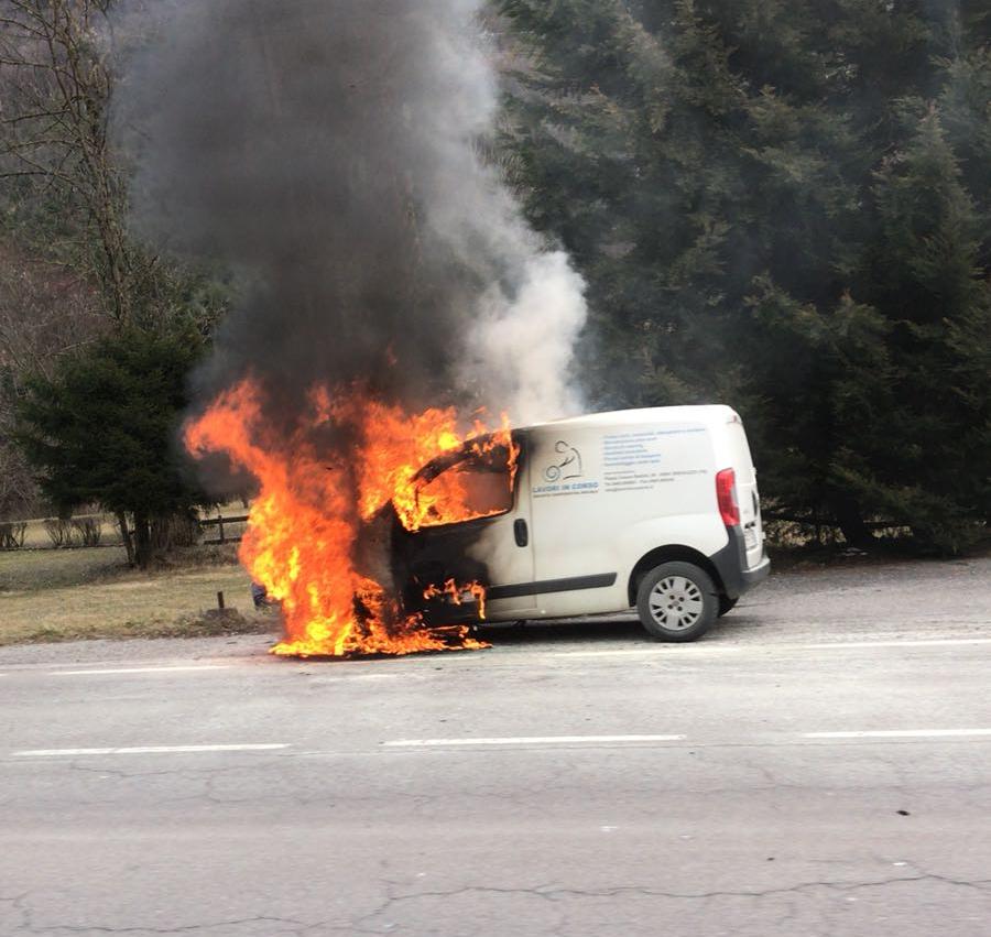 incendio  auto cimego 1