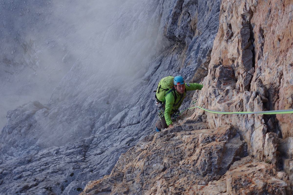 27 roccia rossa lavorata a gocce