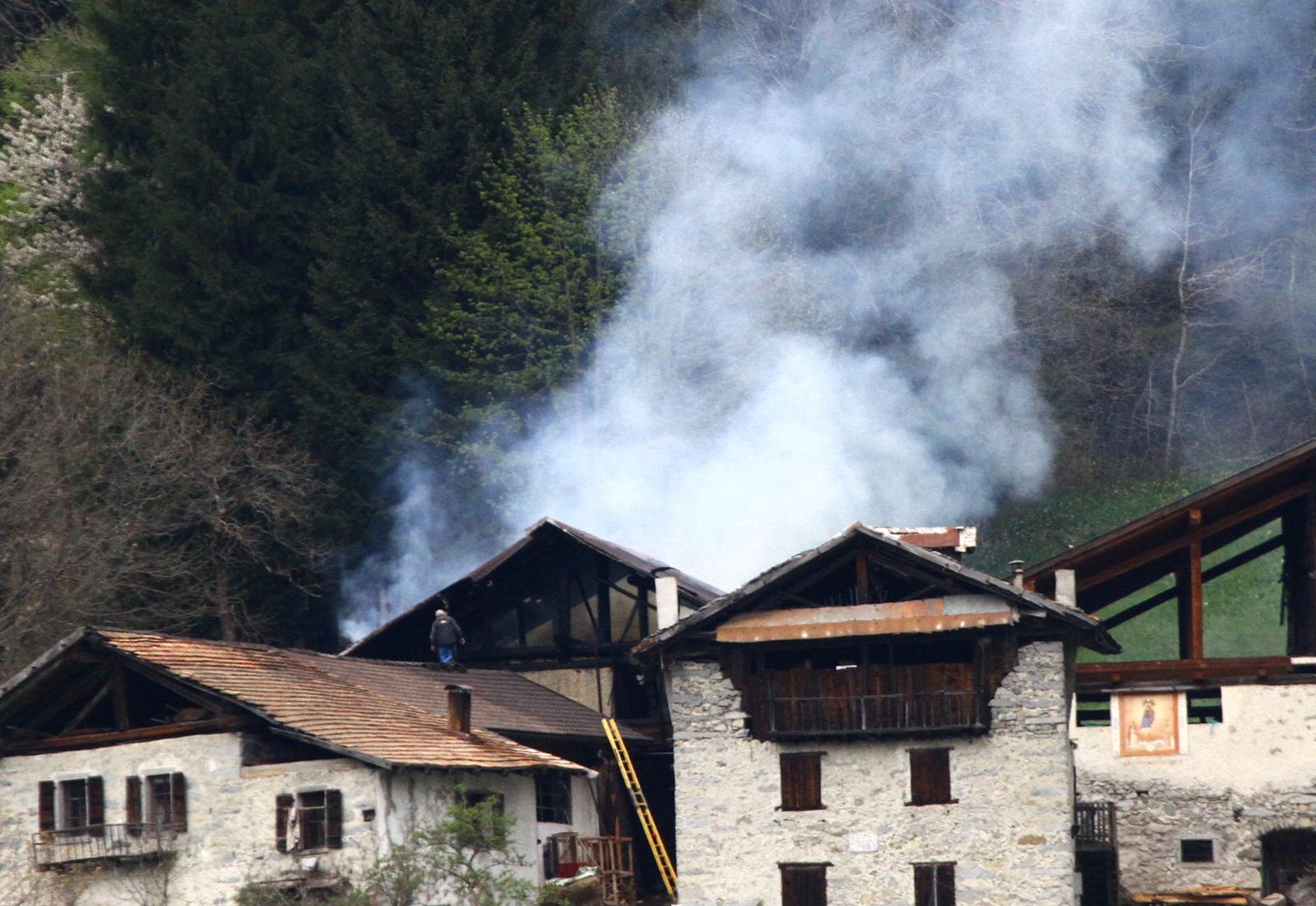 Pimont vecchio maso in fiamme 2016