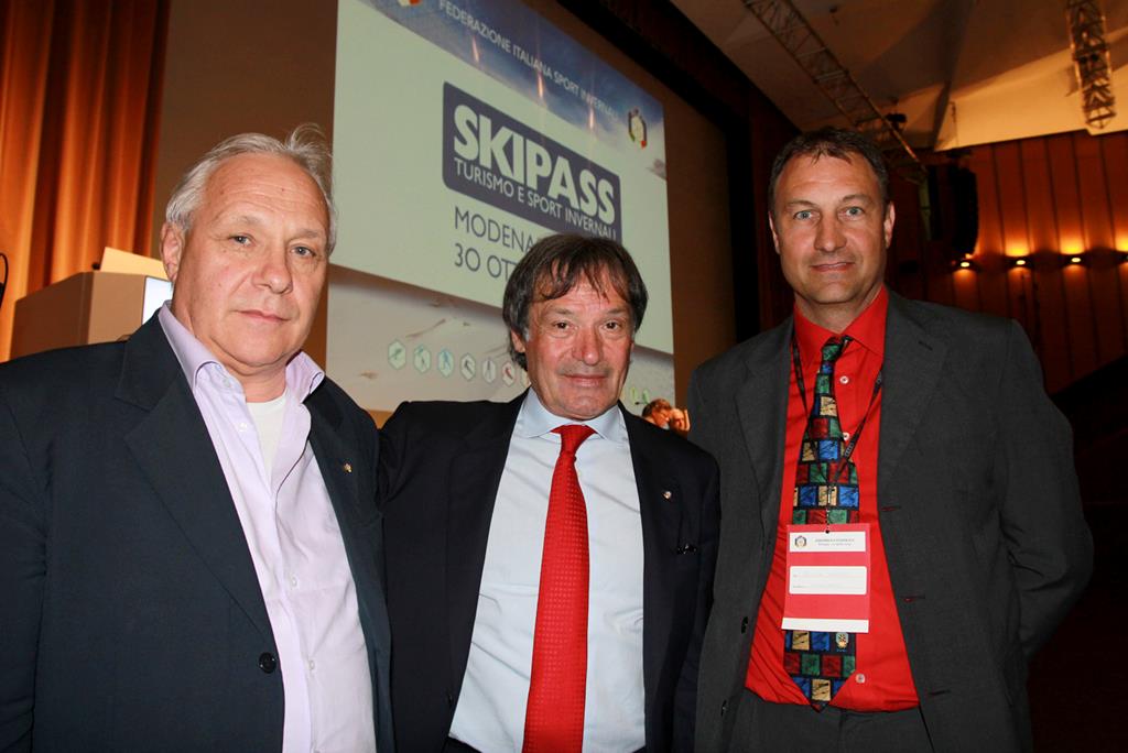 Flavio Roda con Sandro Pertile e il presidente del Comitato Trentino Angelo Dalpez b