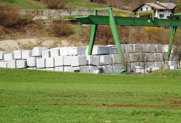 Pedretti graniti deposito a Spiazzo