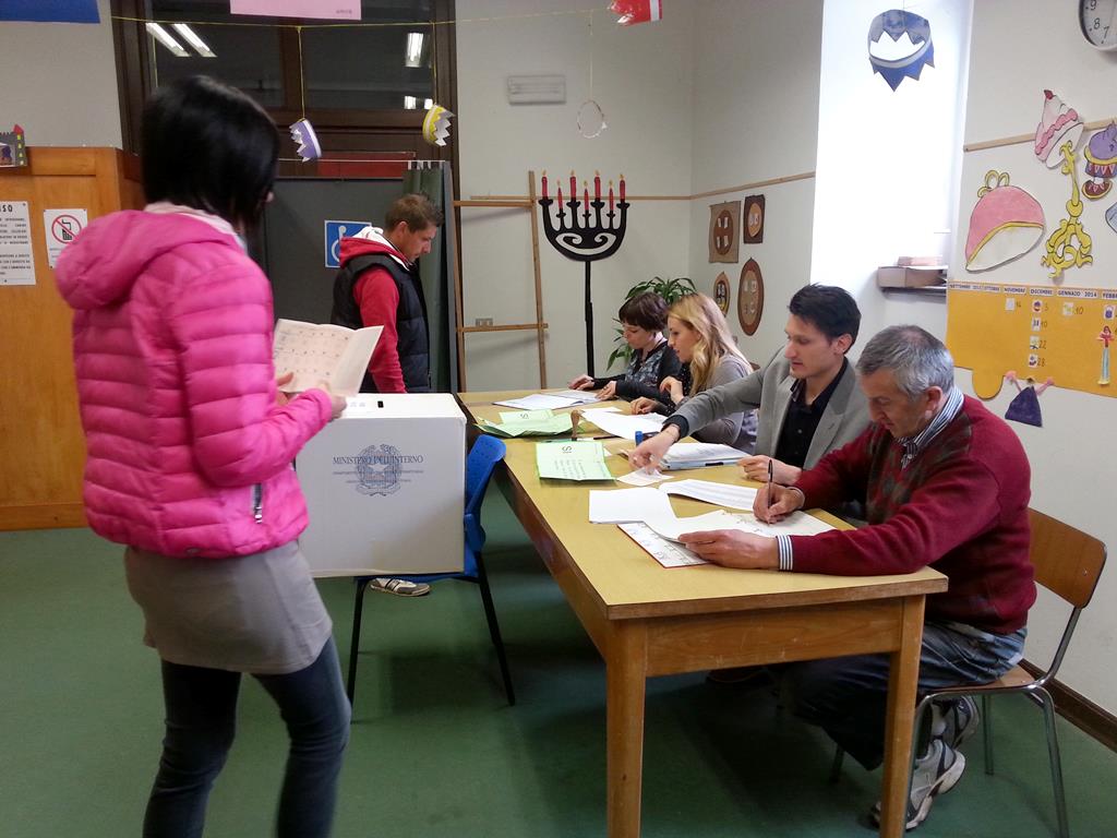 seggio referenduma a daone 2 -ettore zini