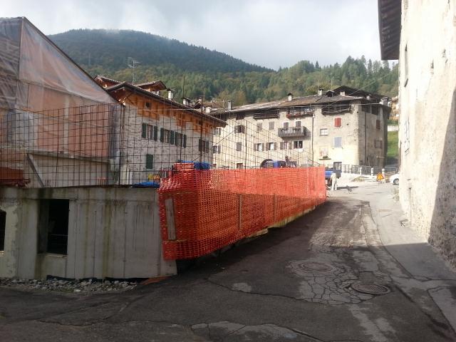 edificio piazza Pleù a Tione