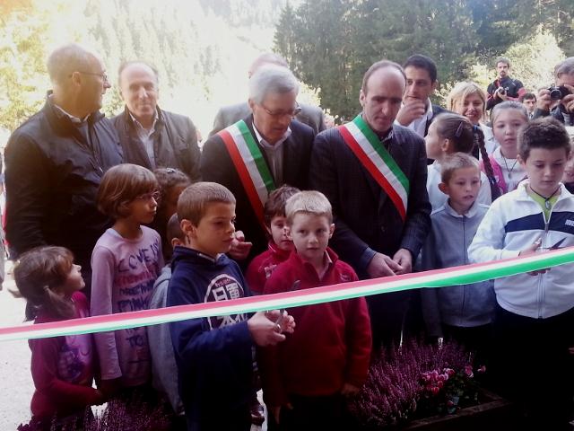 inaugurazione centrale in val DArnò taglio del nastro