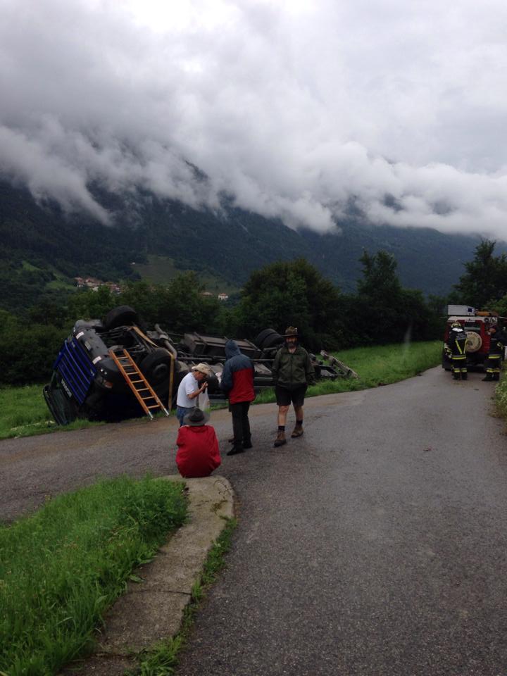camion ribaltato a Praso
