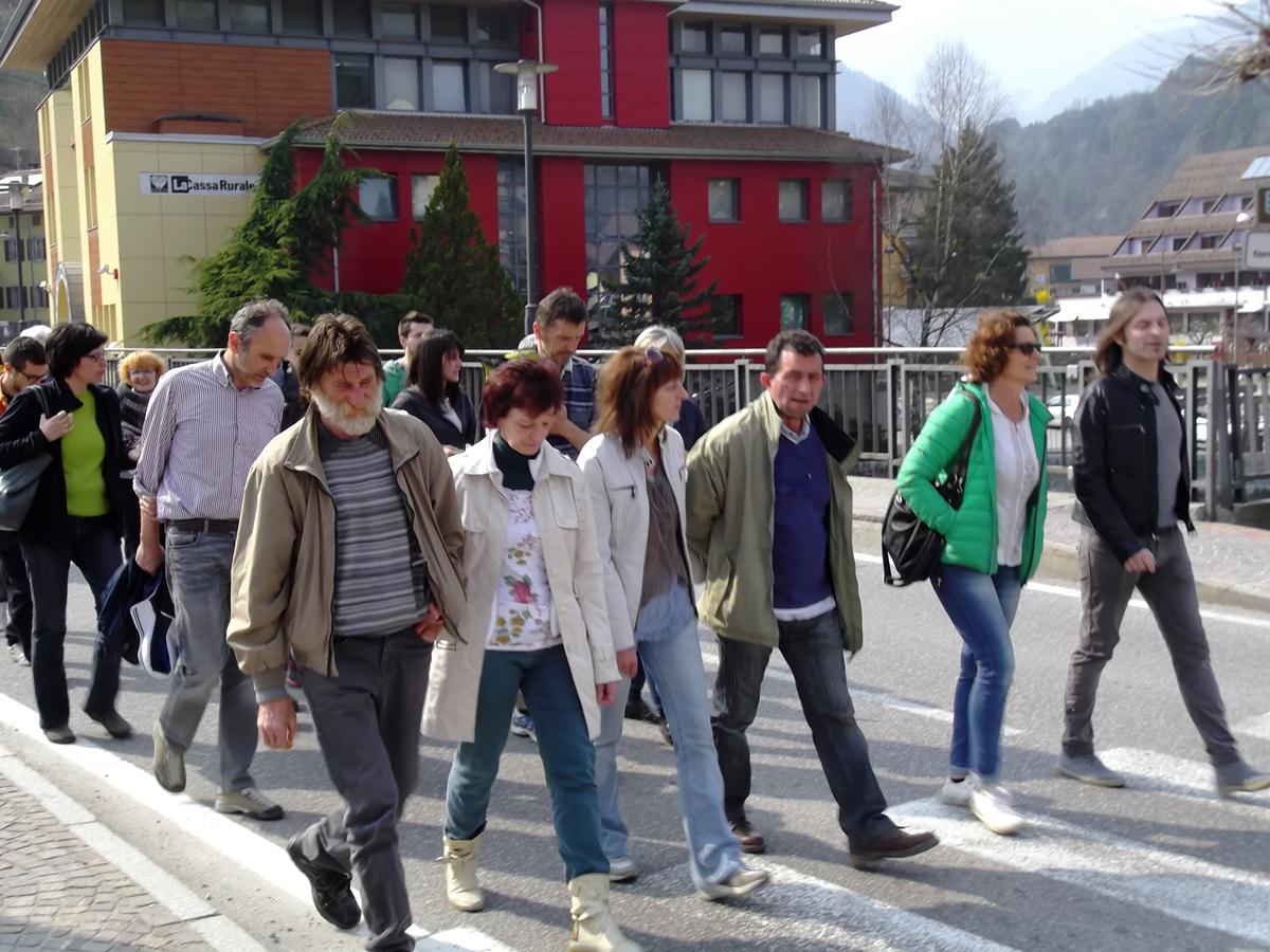 marcia silenziosa al ponte dei servi