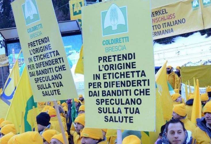 Brennero tir blocco falsi prodotti made in italy - foto da avvenire.it