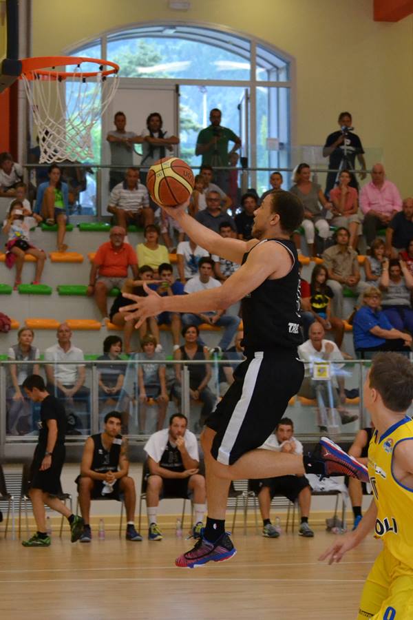 Carisolo Aquila Basket Trento - Vanoli Cremona 2 foto Sara Ruaben