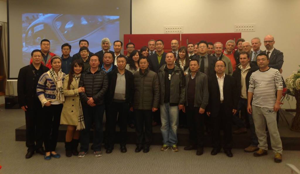 Foto di gruppo tra le delegazioni di Chongli e M. di Campiglio