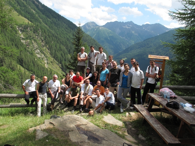 I giovani che hanno partecipato a Le Vie dei parchi  in Trentino luglio 2012