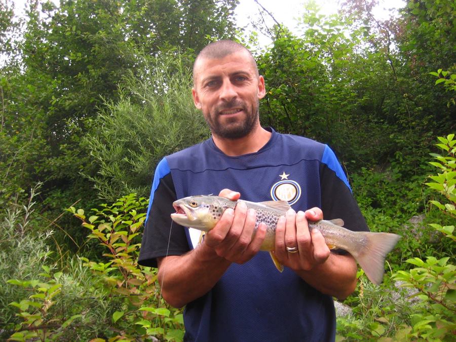 Walter Samuel a pesca in val Rendena