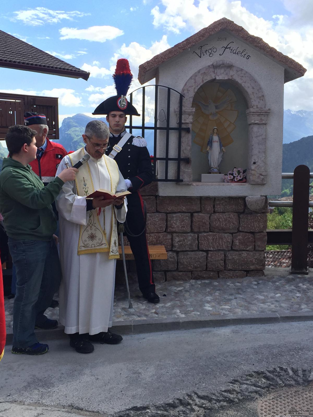 San Lorenzo in Banale inaugurato e benedetto il capitello Virgo Fidelis realizzato dai volontari dellAssociazione Nazionale Carabinieri in congedo 2017