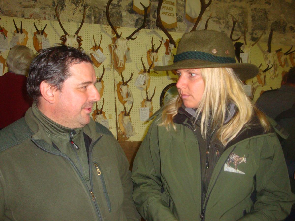 il cavaliere Lucio Fruner ristoratore del Bellavista e la mitica Petra abitudinari alla mostra