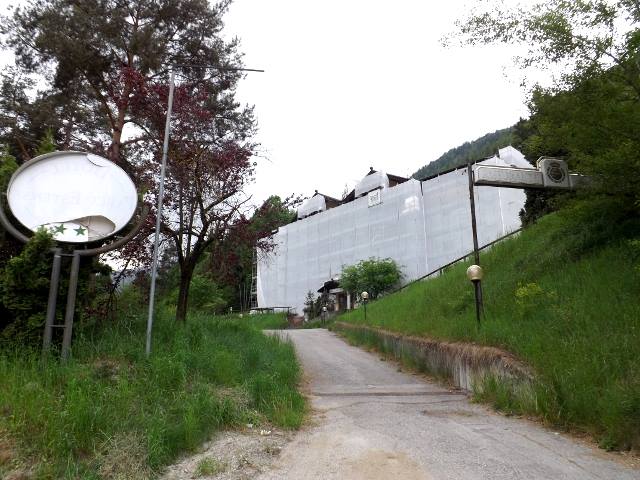 A Vigo Rendena da hotel a studentato. ex Parco Estense verrà gestito dallassociazione Terre comuni che punta su convitto e casa vacanza A Vigo Rendena da hotel a studentato. ex Parco Estense verrà gestito dallassociazione Terre comuni che punta su convitto e casa vacanza