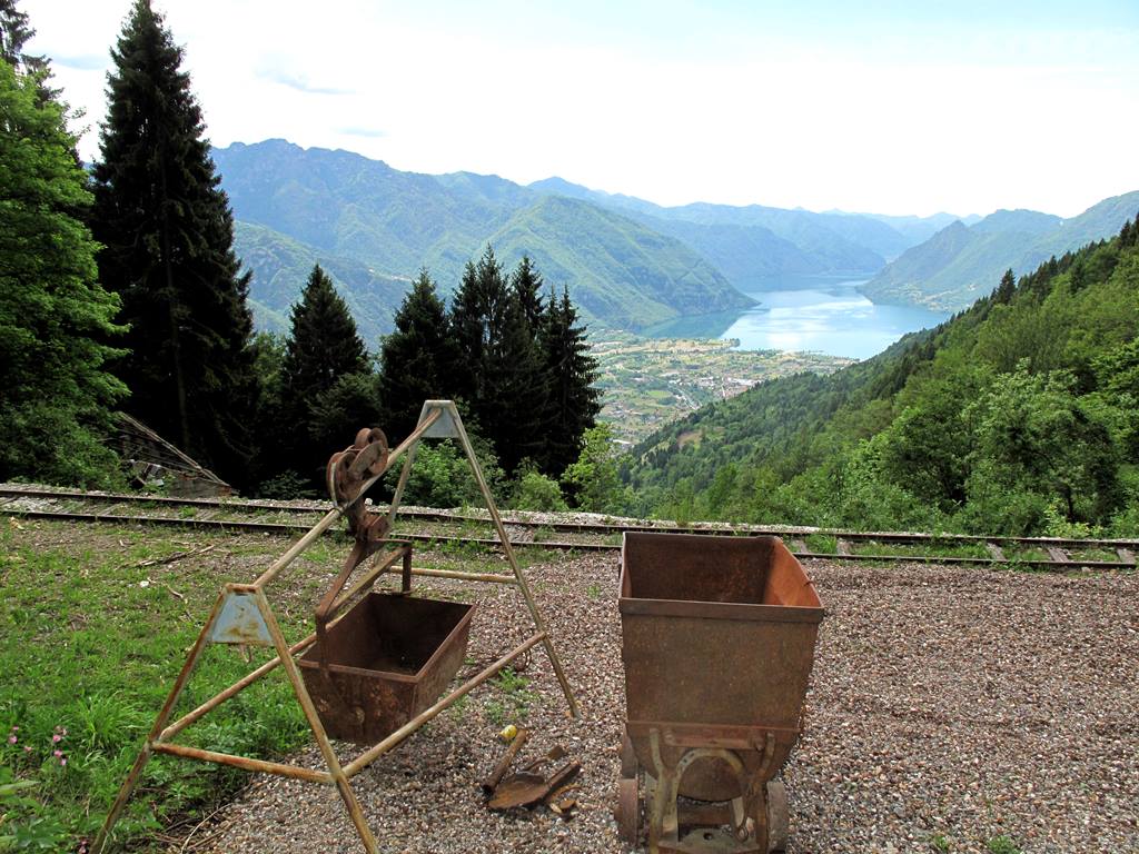 Miniera di Marìgole Darzo TN vagoncinivista sulla valle 1