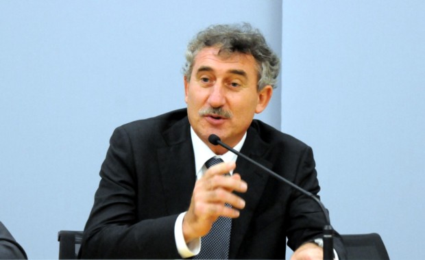 8. Luciano Flor dirigente dellApss al centro delle   polemiche