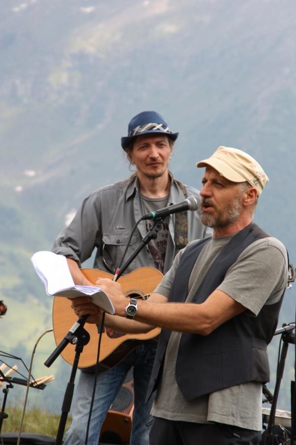 Marco Paolini e Lorenzo Monguzzi ai Suoni delle Dolomiti a Saroden in Val di Pejo ai piedi del Vioz